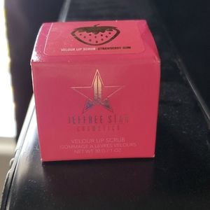 Jeffree Star Strawberry Gum Lip Scrub